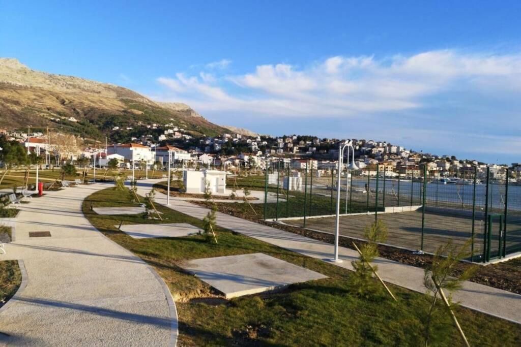 Hill * Podstrana