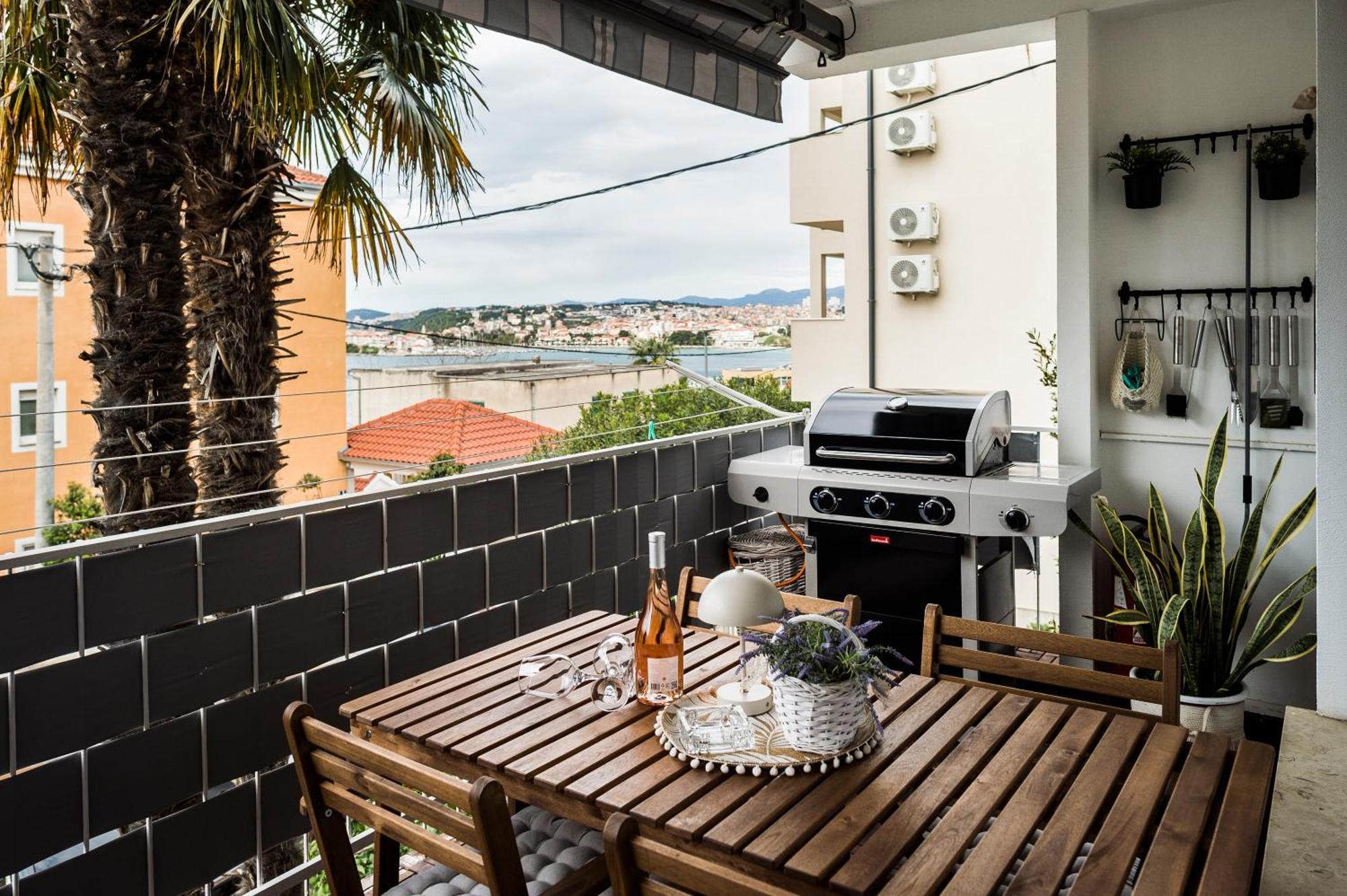 Hill Apartment