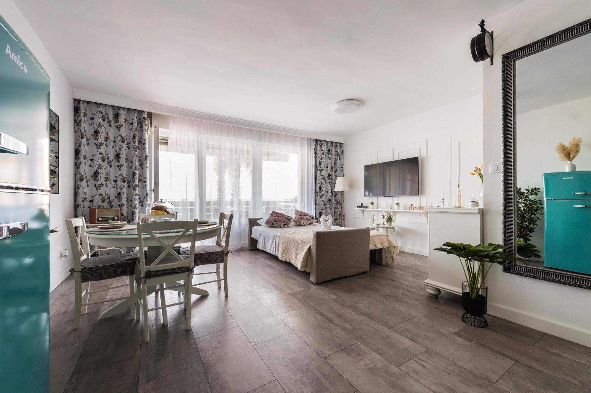 Hill Apartment *